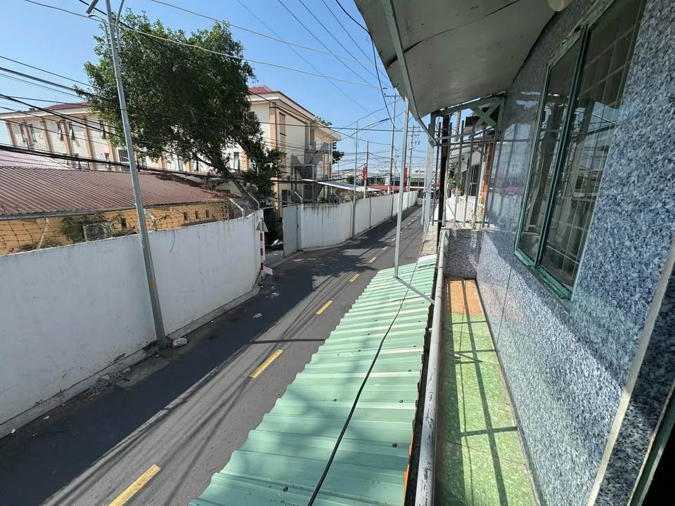 Nhà Bến Tre 32m² giá 1.4 tỷ - Đường xe tải vào tận nơi!