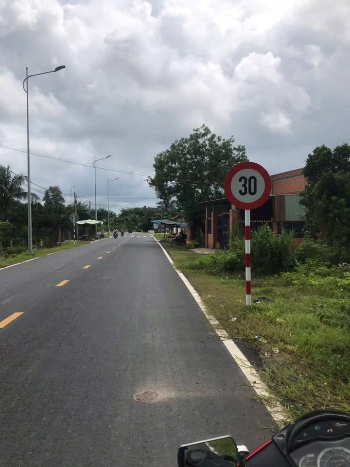 Lô đất mặt tiền đường lớn Lộc Giang 1600m² - Tiềm năng đầu tư cao!