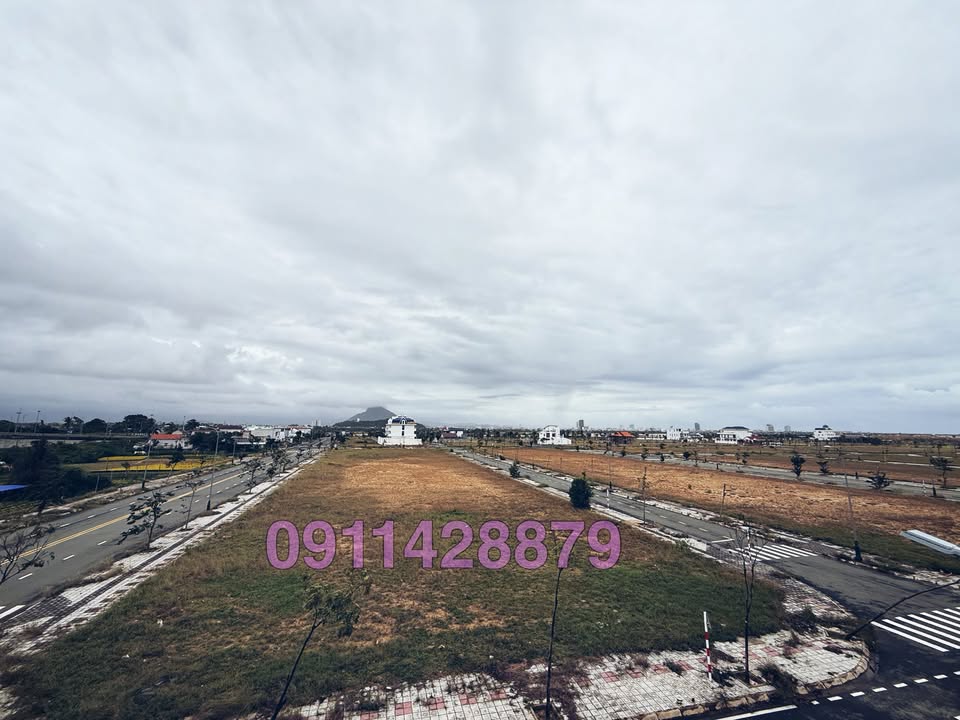 Đất nền góc 2 mặt tiền đường Hùng Vương, Tuy Hòa 350m² giá 8.2 tỷ - Vị trí đắc địa gần sông Ba!