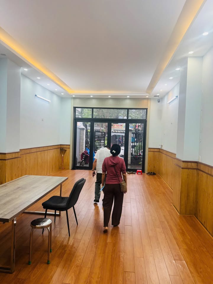 Front House cho thuê Hòa Cường, Đà Nẵng 3 tầng giá 30 triệu - Kinh doanh sầm uất!