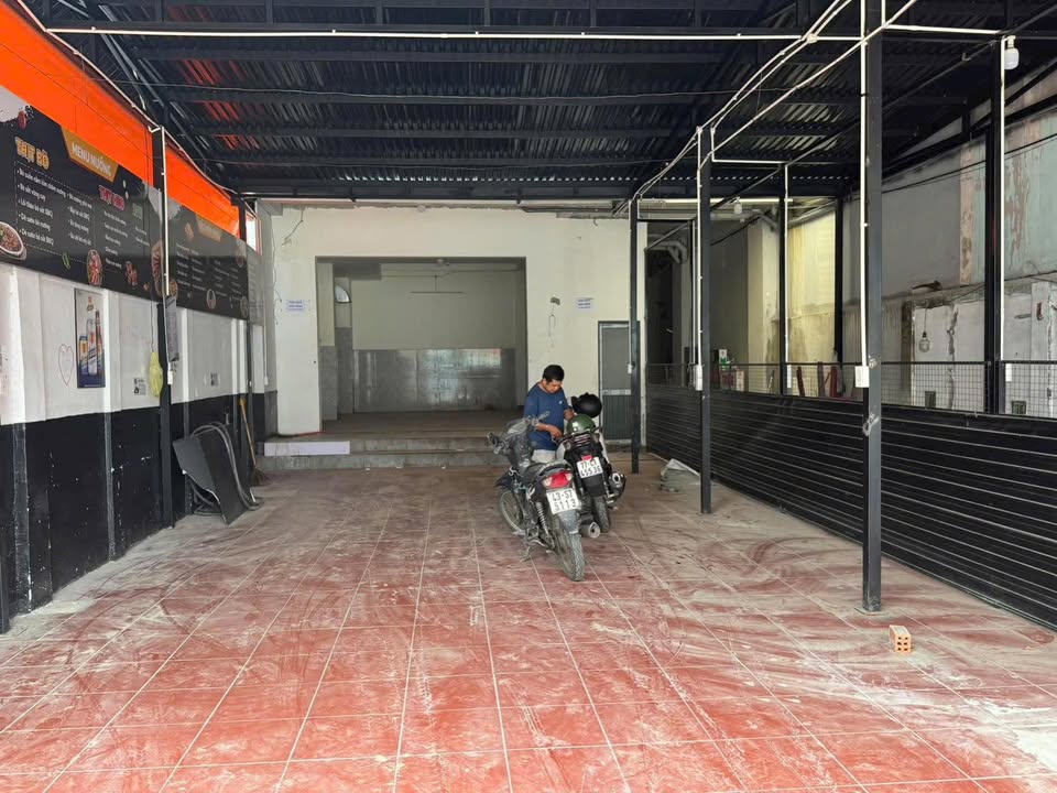 Cho thuê mặt bằng kinh doanh tại Đà Nẵng, diện tích 150m² - Vị trí đắc địa, giá chỉ 20 triệu/tháng!