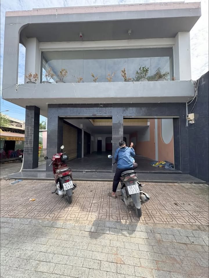 Cho thuê FrontHouse tại Thủ Dầu Một, 160m² giá 30 triệu - Phù hợp mở phòng khám!