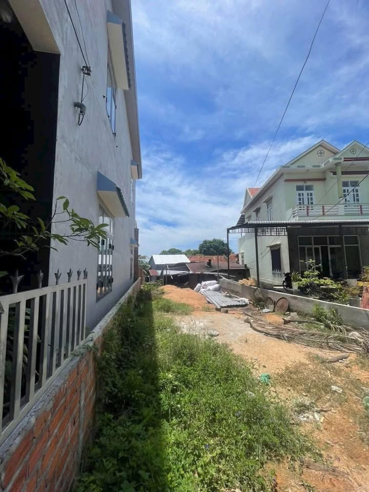 Đất nền Chí Thạnh, Tuy An 100m² giá 800 triệu - Sổ đỏ chính chủ, đường ô tô vào tận nơi!