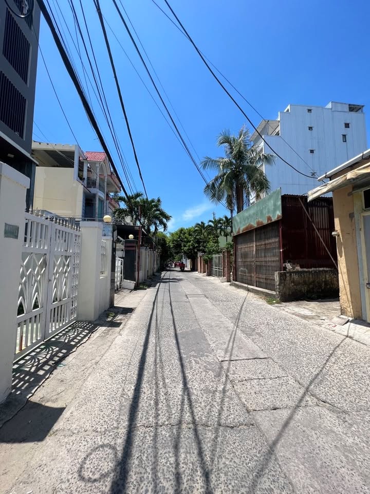 Dãy trọ sát biển Mỹ Khê, Sơn Trà 247m² giá 30 tỷ - Dòng tiền ổn định 75 triệu/tháng!