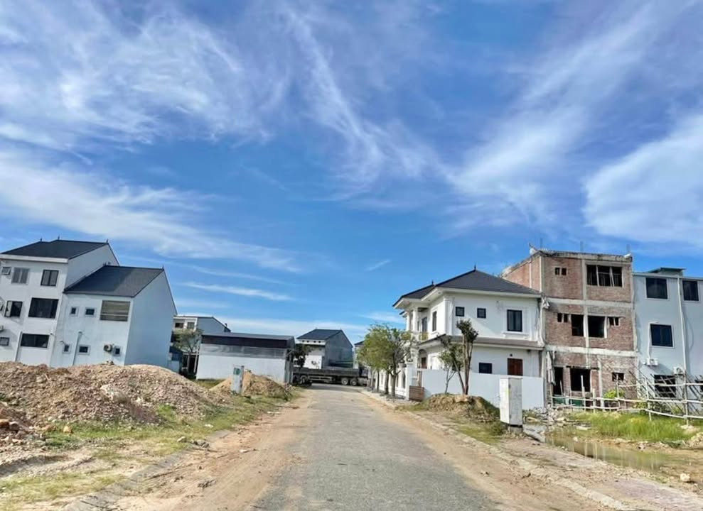 Đất đấu giá xóm 5 Hưng Chính 120m² giá 4 tỷ - Xây dựng tự do, tiện ích đầy đủ!