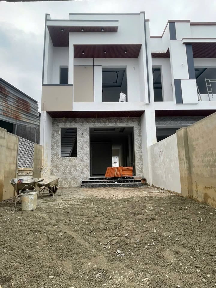 Nhà Lầu Liền Kề Diên Điền 137m² giá 2.179 tỷ - Thiết kế hiện đại, sân vườn xịn sò!