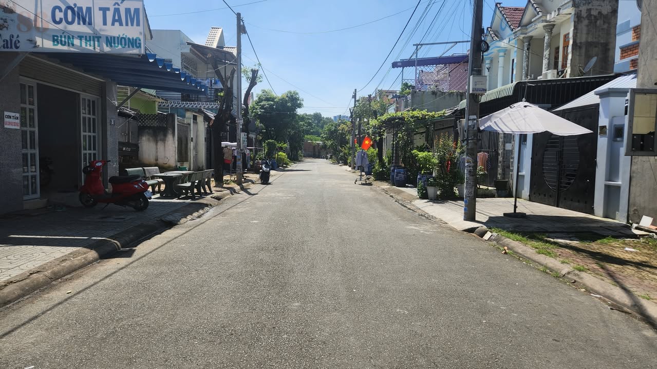 Bán nhà KDC Đông Hòa, Dĩ An 100m² giá 4.6 tỷ - Vị trí đẹp, đường xe tải thông