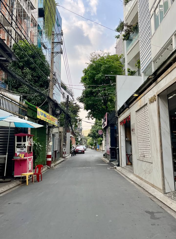 Nhà bán đường Cách Mạng Tháng 8, Tân Bình 36m² giá 5.3 tỷ - Tiện xây mới theo ý thích!