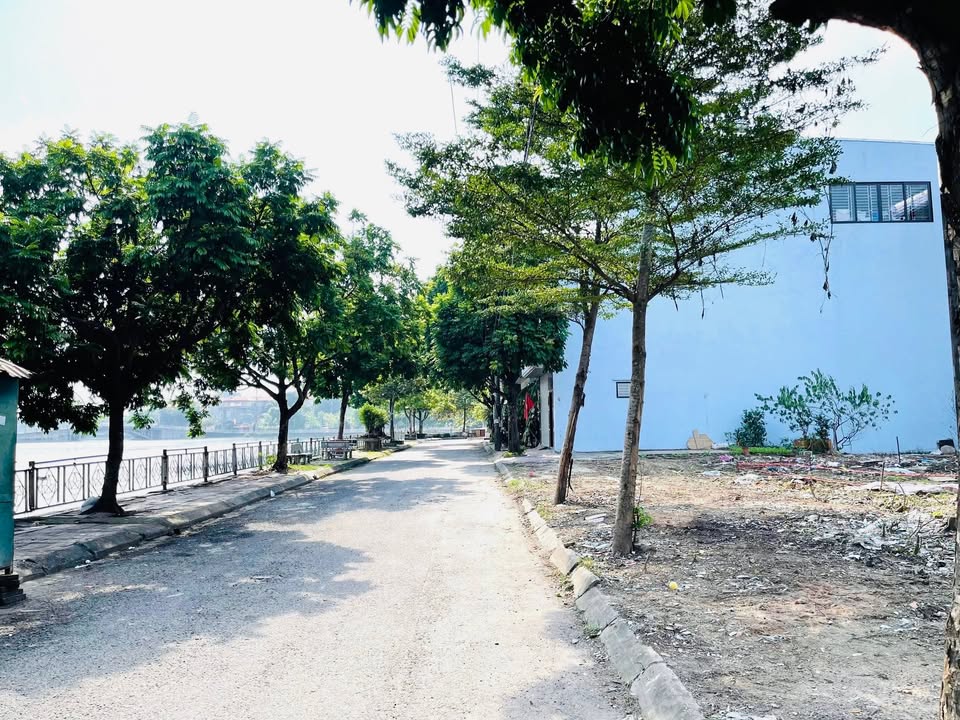 Bán lô mặt phố Đỗ Khắc Chung Vĩnh Yên 105m² giá 4 tỷ - View hồ cực đẹp!