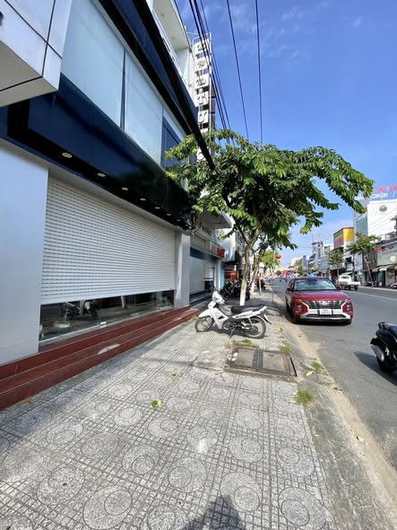 Cho thuê mặt bằng mặt tiền Nguyễn Trung Trực, Rạch Giá 150m² - Vị trí đẹp, kinh doanh thuận lợi!
