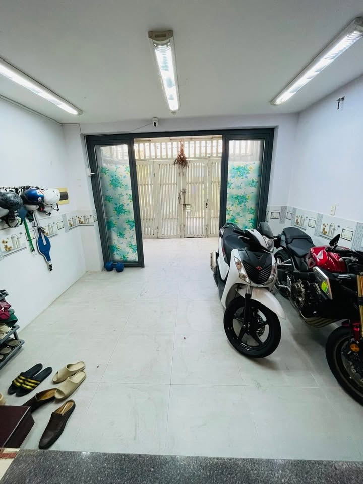 Nhà cho thuê nguyên căn mặt tiền Phạm Hùng, 70m² giá 12.5 triệu - Kinh doanh sầm uất!