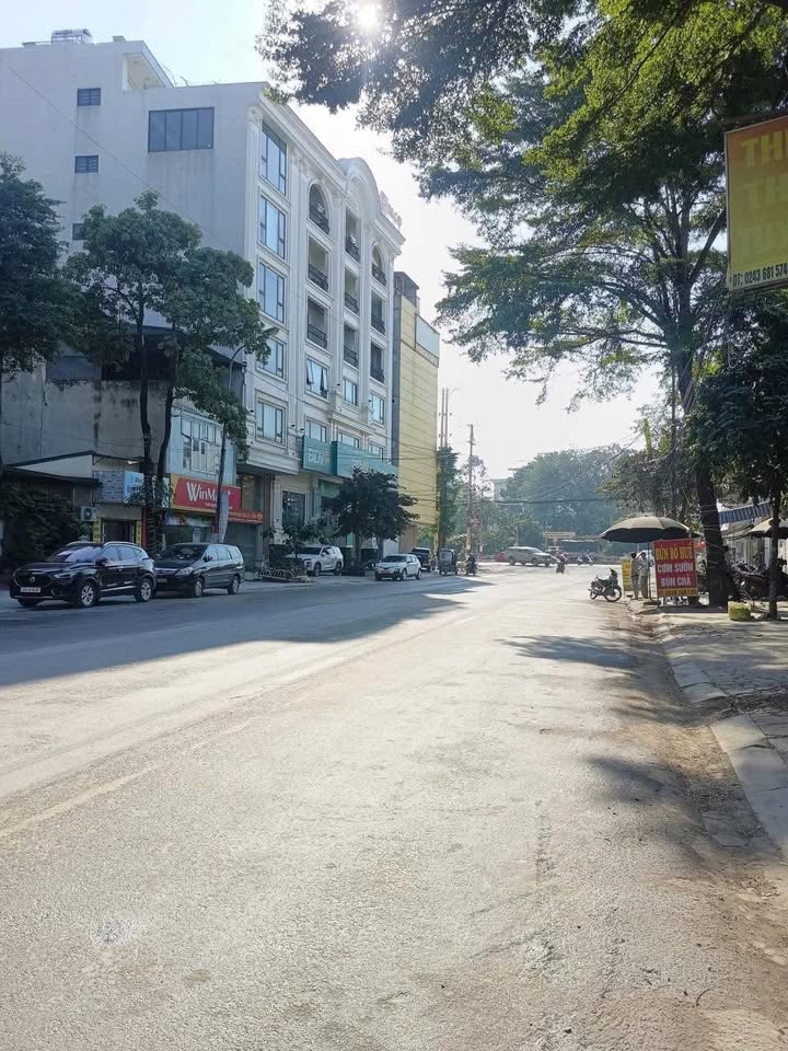 Nhà mặt phố chính Quốc Lộ 1A Ngọc Hồi 70m² giá 21 tỷ - Kinh doanh sầm uất!