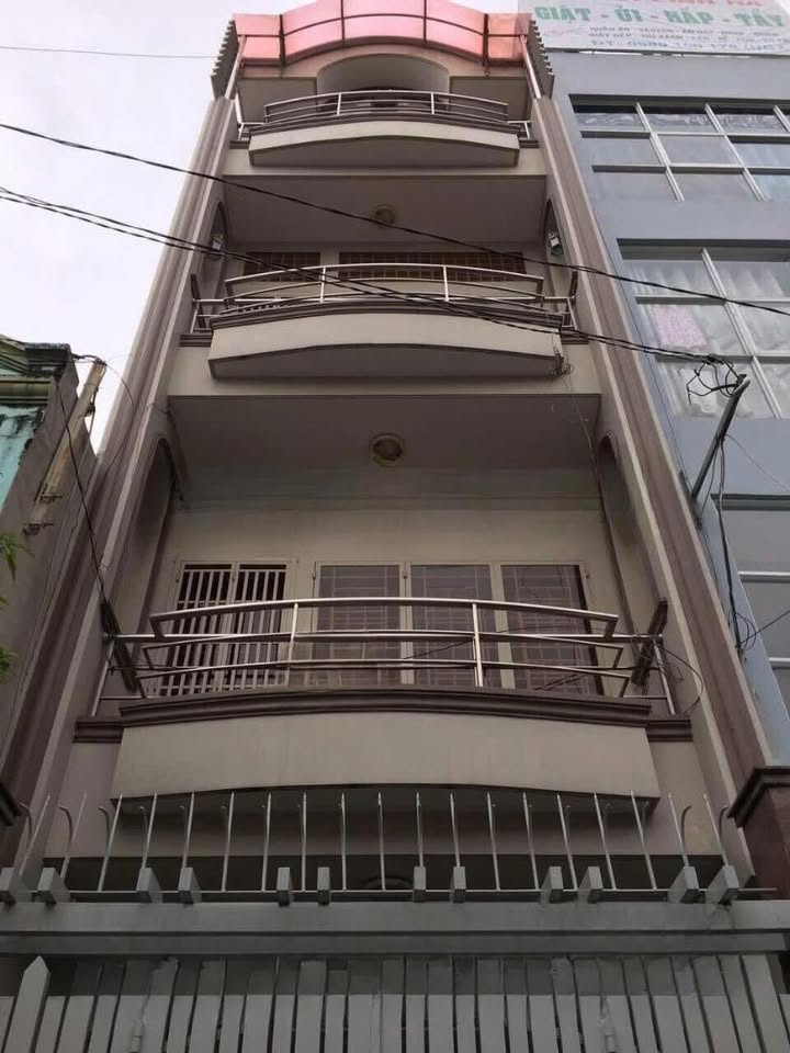 Nhà HXH Trần Hưng Đạo, Quận 1 - 5PN, 2 Sân Thượng, Giá 17.2 tỷ - Đầu tư sinh lời ngay!