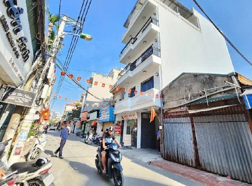 Nhà 5 tầng Tân Mai, 64m² giá 5.7 tỷ - Sẵn sàng vào ở ngay!