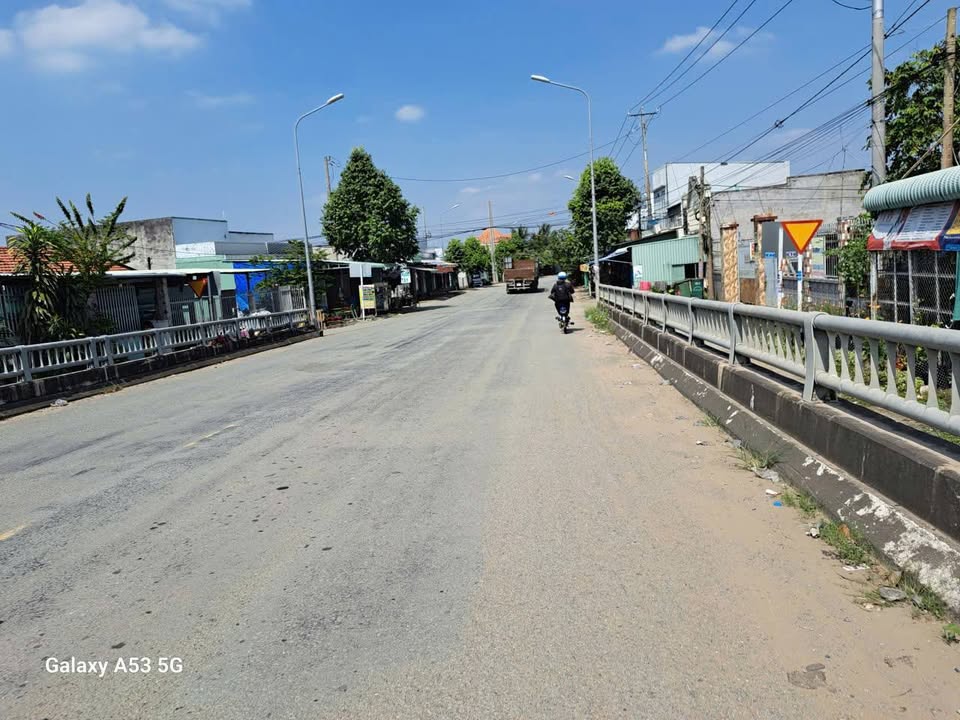 Đất lúa 2200m² tại Ấp Chánh, Bến Lức, giá 3.25 tỷ - Sổ đỏ chính chủ!