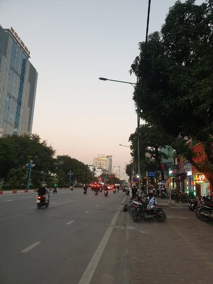 FrontHouse đường Hoàng Quốc Việt, Cầu Giấy 55m² giá 35 tỷ - Kinh doanh đắc địa!