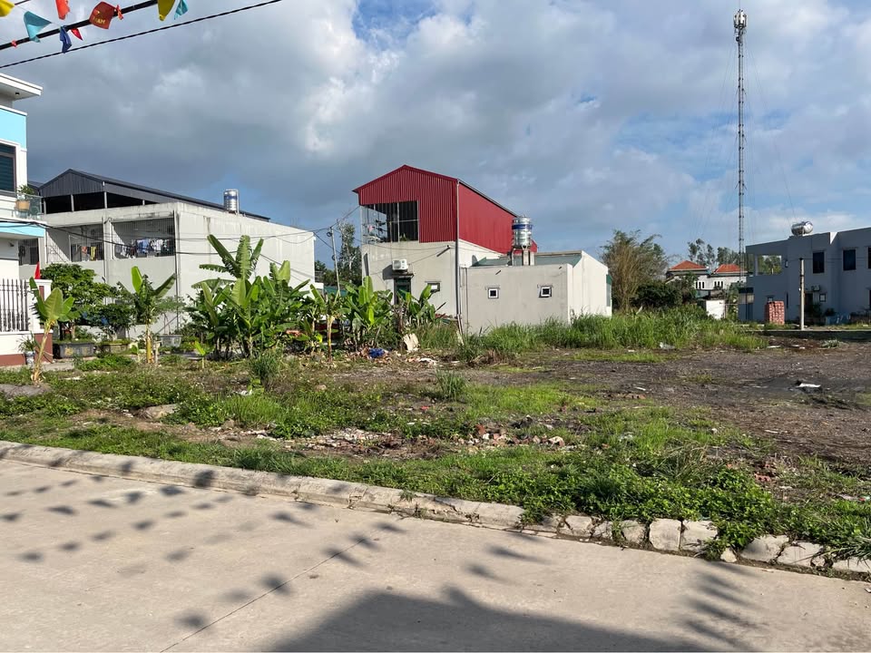 Đất nền góc tại Uông Bí 152m² giá 3.2 tỷ - Vị trí đắc địa, giao thông thuận lợi!