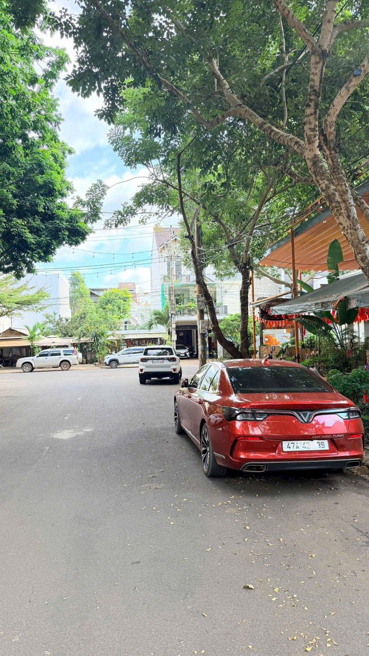 Nhà 3 tầng Hoàng Văn Thái, Pleiku 120m² giá 9.5 tỷ - Thiết kế hiện đại, sẵn sàng ở ngay!