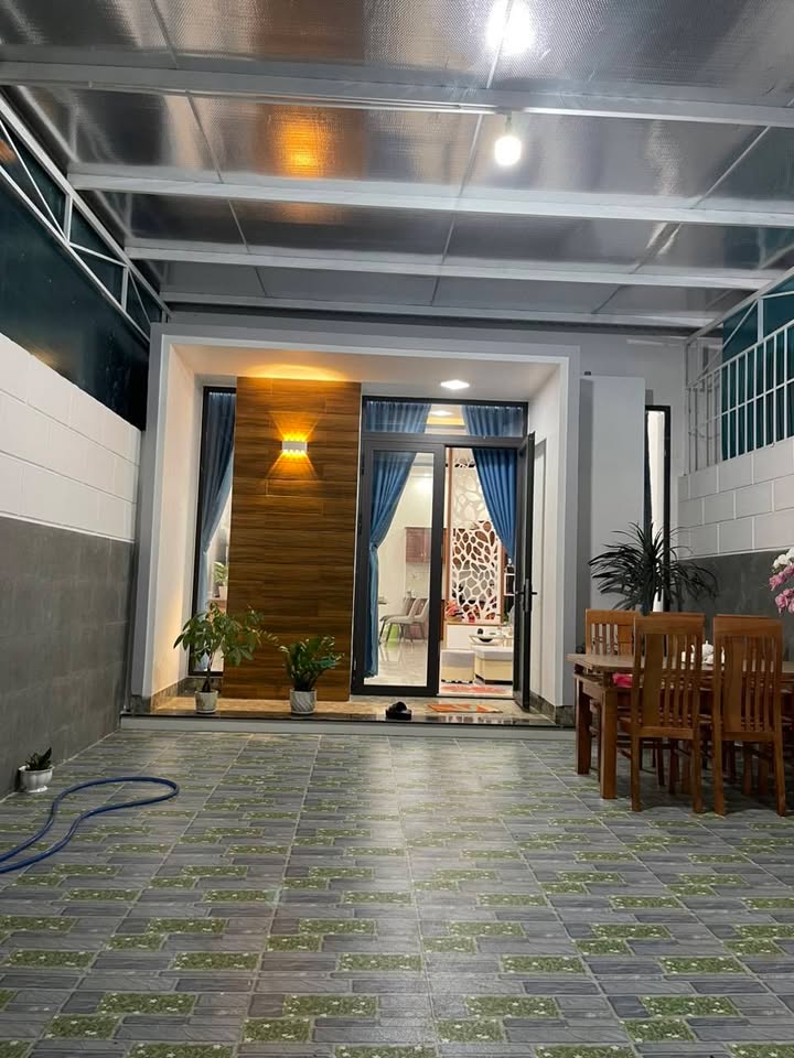 Nhà đẹp hẻm 125 Hàn Mạc Tử, Pleiku 165m² giá 2.1 tỷ - Thiết kế hiện đại, tiện nghi!