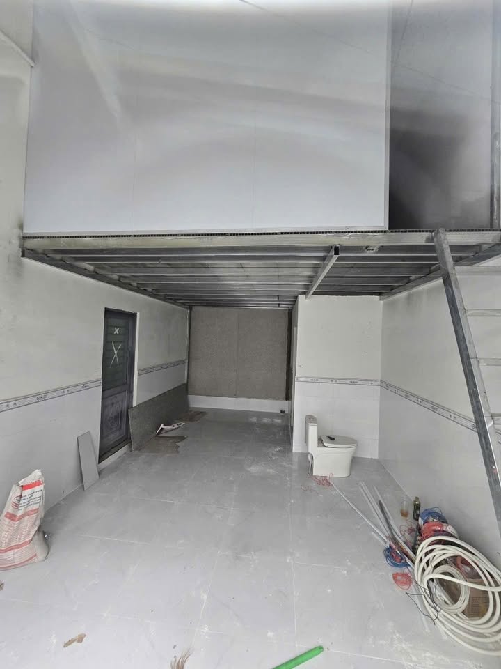 Nhà nguyên căn cho thuê Hẻm 5m đường Lô Tư, Bình Tân - 24m² chỉ 4 triệu/tháng!