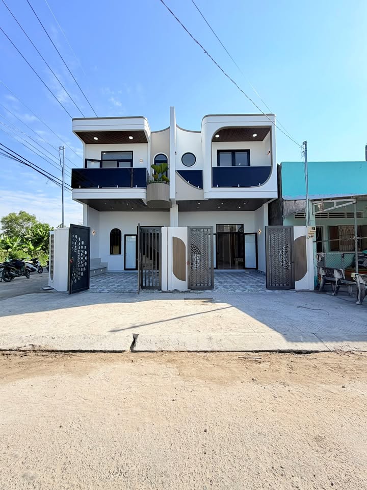 Nhà mặt tiền Phan Văn Trường Rạch Giá 100m² giá 2.78 tỷ - Sẵn sàng vào ở!