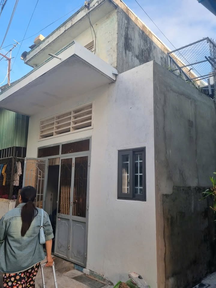 Nhà bán 2 mặt hẻm đường Hoàng Văn Thụ, 32m² giá 1.7 tỷ - Phù hợp gia đình trẻ!