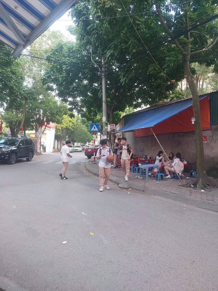 Trường học 4.939m² tại Long Biên - Sổ đỏ lâu dài, Siêu phẩm hiếm có giá 179 tỷ!