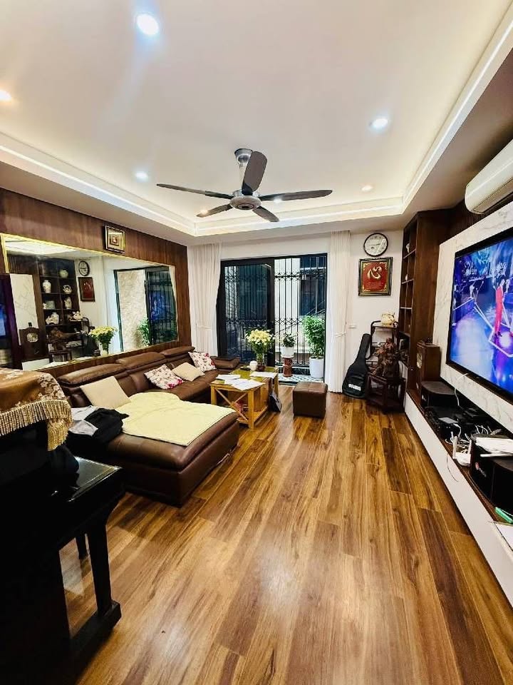 Bán gấp nhà Lê Thanh Nghị 35m² giá 9.5 tỷ - Nhà 6 tầng, thoáng sáng