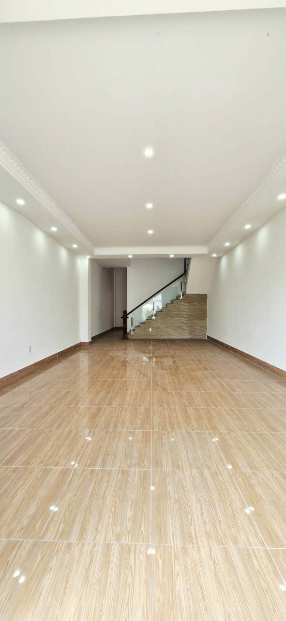 Nhà cho thuê 3 lầu KDC 586, Cái Răng, Cần Thơ - Full máy lạnh, 15 triệu/tháng!