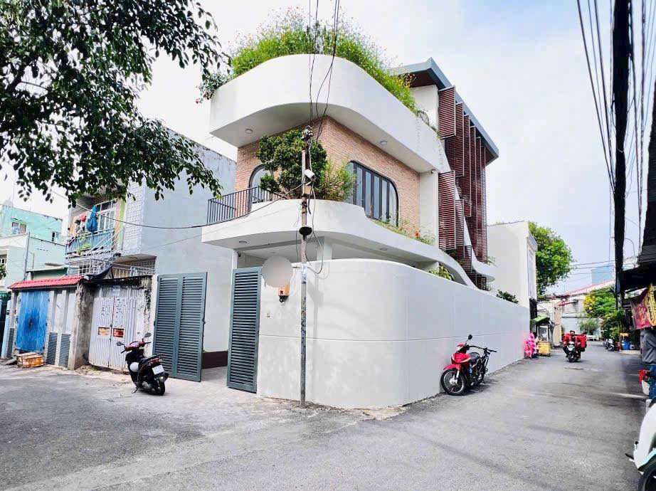 Nhà đẹp Châu Âu 131m² giá 12 tỷ - Hẻm xe hơi, an ninh cao