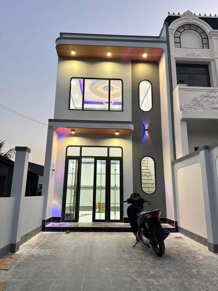 Nhà gác lửng ấp Lộc Tiền, Cần Giuộc 101,9m² giá 2,2 tỷ - Khu vực đông đúc, tiện ích đầy đủ!