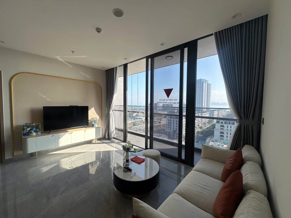 Căn hộ Icon40 Hạ Long 70m² giá 4.4 tỷ - Full nội thất, tầng trung!