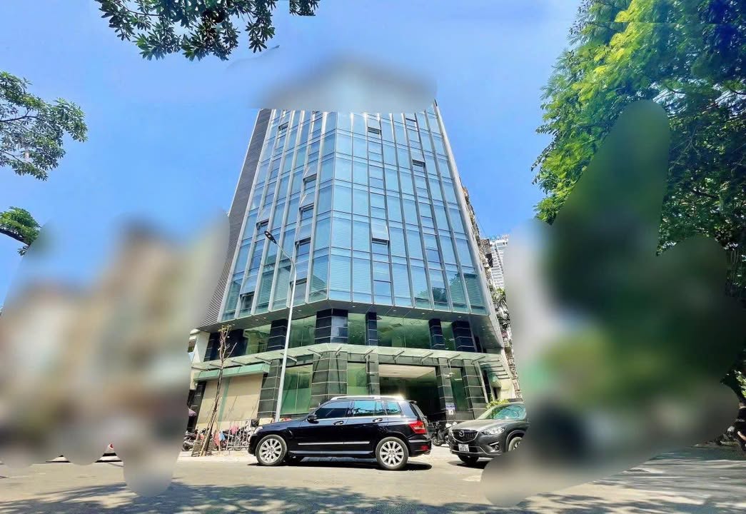 Cho thuê mặt bằng 200m² tại phố Dịch Vọng, quận Cầu Giấy - Mặt phố lớn, vỉa hè rộng rãi!