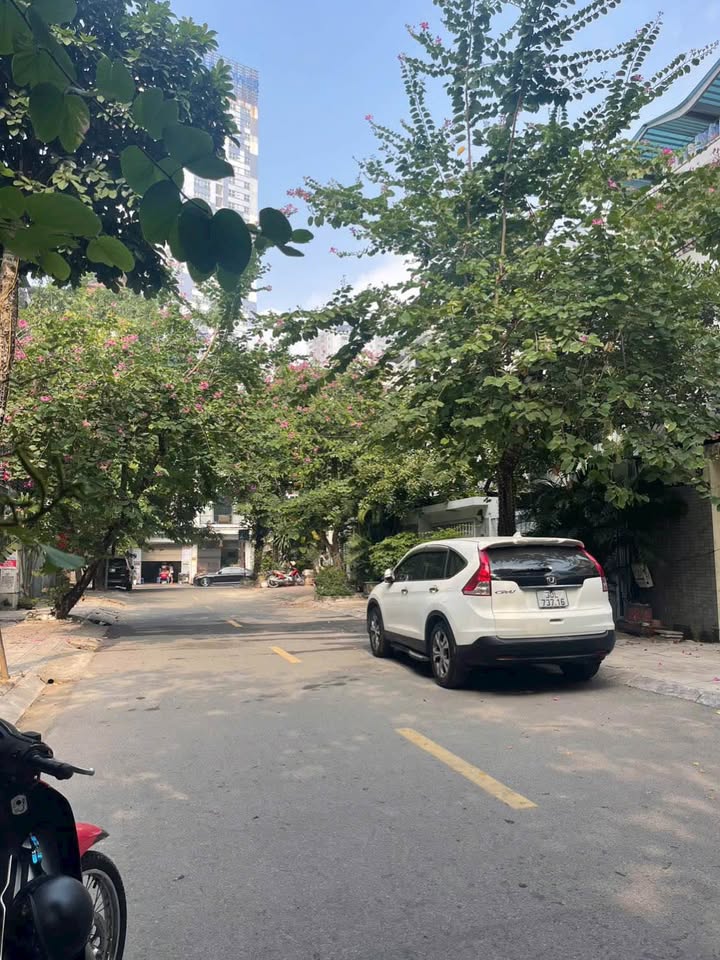 Biệt thự Văn Phú 250m² giá 39 tỷ - Vị trí siêu đẹp, sổ đỏ chính chủ!