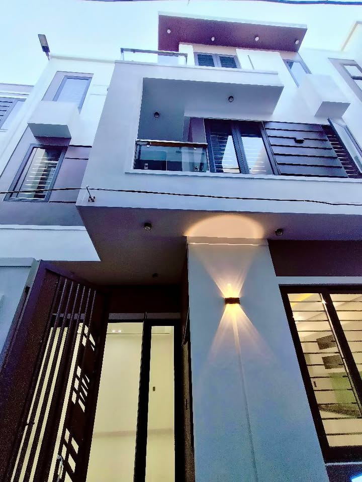 Nhà 3 tầng Khu Nguyễn Khuyến - Giải Phóng 50m² giá 2.42 tỷ - Vị trí đẹp, dân trí cao!