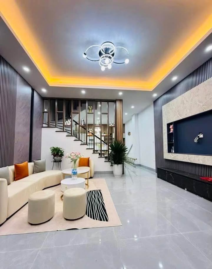 Nhà phố Ngọc Lâm Long Biên 47m² giá 1.1 tỷ - Dân trí cao, 5 phòng ngủ rộng rãi!