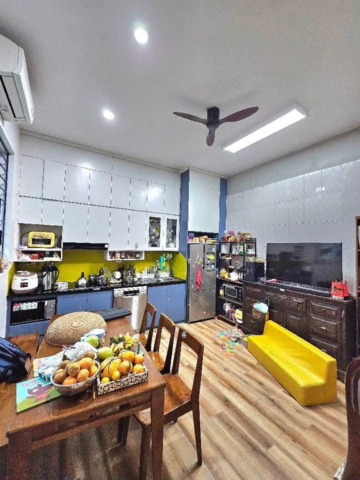 Nhà phố Ngọc Thụy 33m² giá 7 tỷ - Vị trí đắc địa, ô tô đỗ cửa!