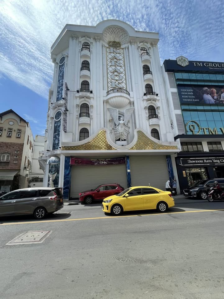 Cho thuê nguyên căn đường Út Tịch, quận Tân Bình, 306m² - Vị trí kinh doanh đắc địa!