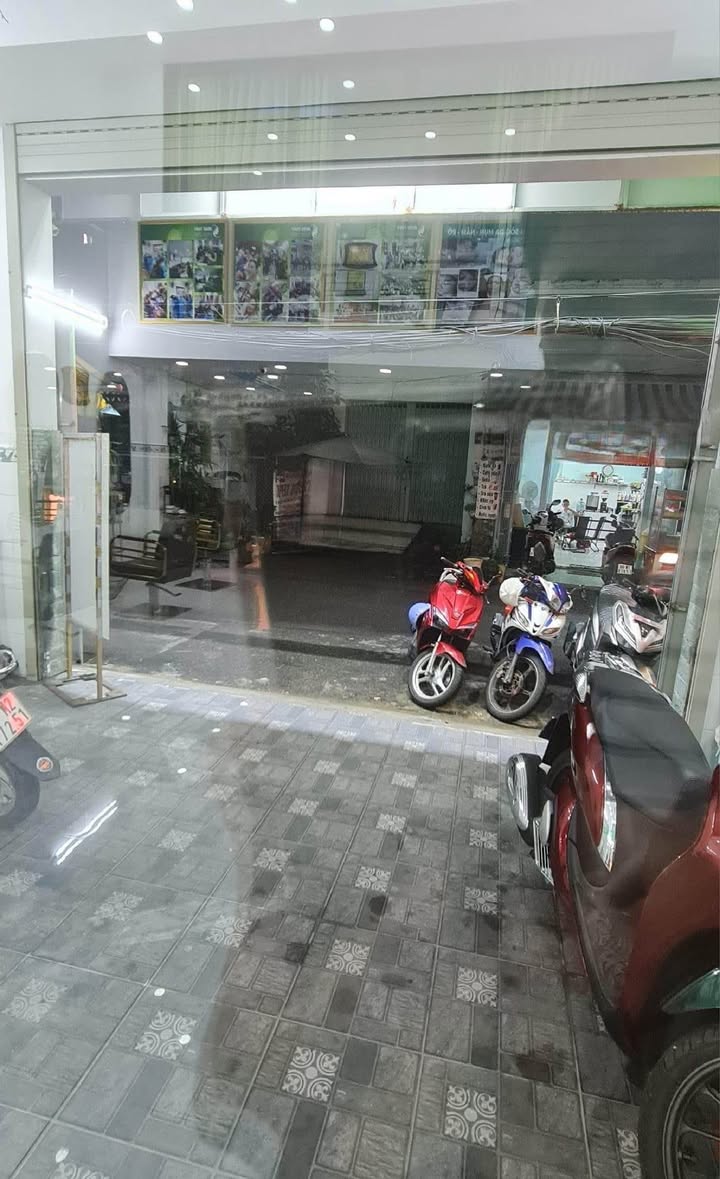 Nhà phố mặt tiền Nguyễn Văn Luông, quận 6, 93.5m² giá chỉ 15 tỷ - Kinh doanh thuận lợi!