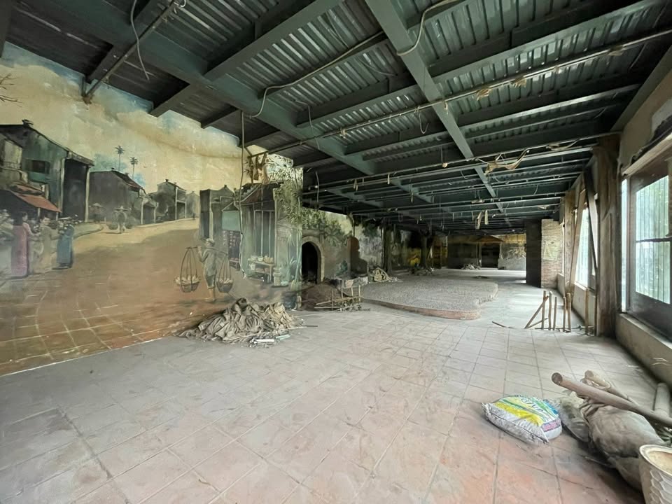 Cho thuê mặt bằng 500m² tại quận 1 - Mở bida, giá chỉ 180 triệu/tháng!