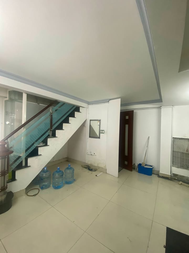 Nhà mặt tiền đường Phan Xích Long, quận Phú Nhuận, 75m² giá 50 triệu - Kinh doanh tự do!