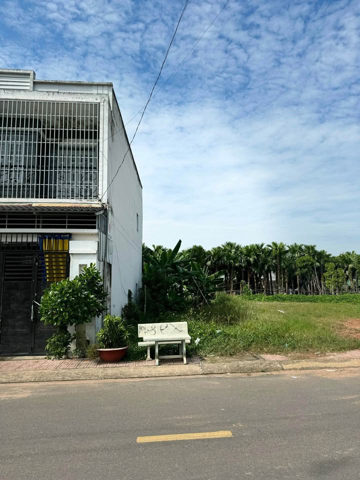 Đất thổ cư mặt tiền Tân Hiệp 31, Hóc Môn 100m² - Pháp lý rõ ràng, giá chỉ 3.7 tỷ!