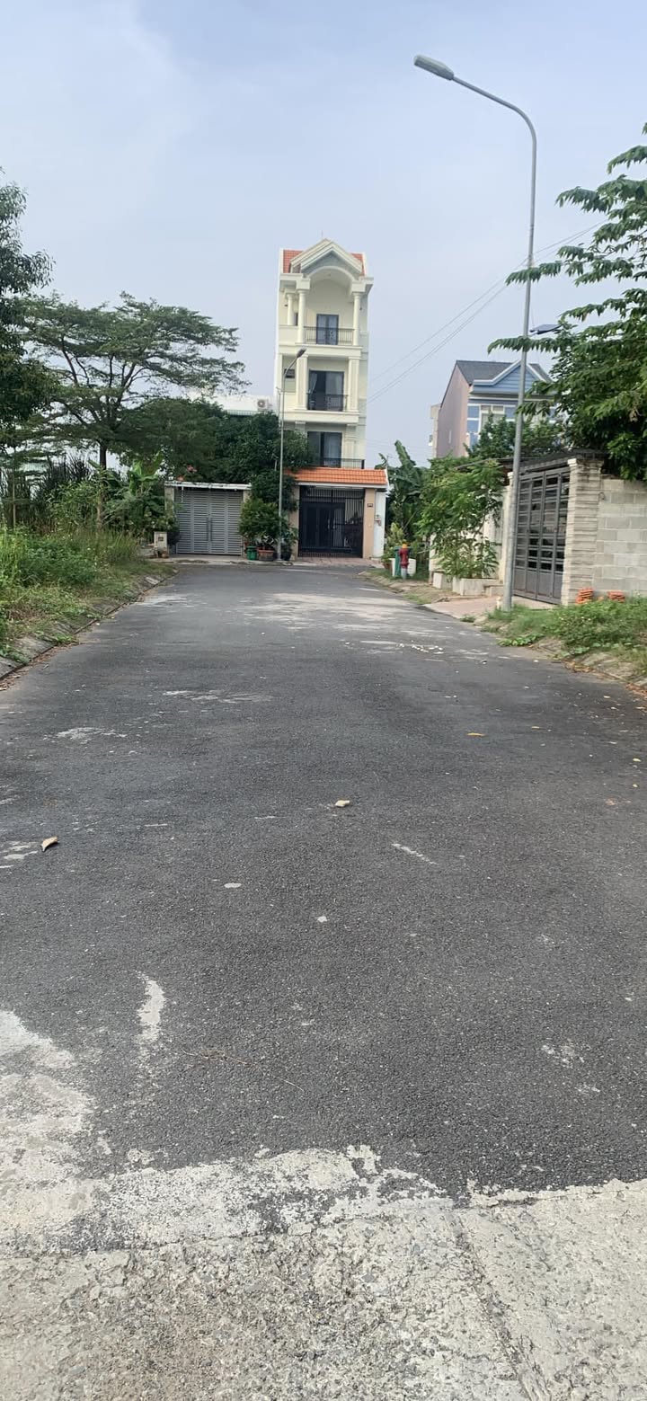 Đất phân lô cao tầng Phú Hữu 80m² giá 5.5 tỷ - Pháp lý rõ ràng!