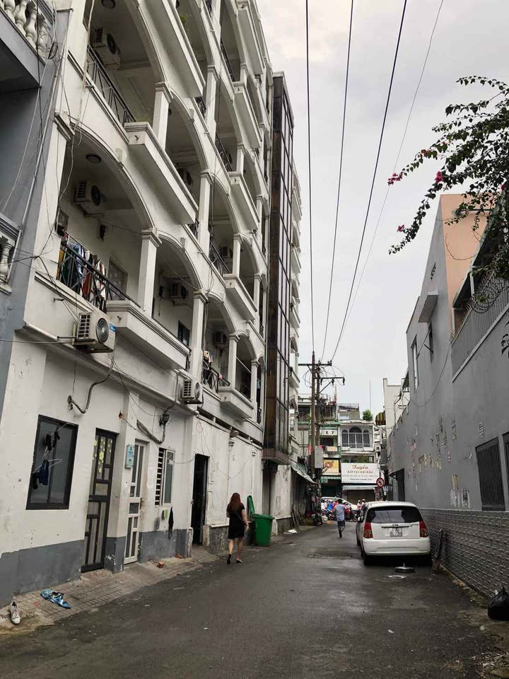 Nhà đẹp Bình Thạnh 70m² giá 7.7 tỷ - Hẻm xe hơi, sẵn sàng ở ngay!