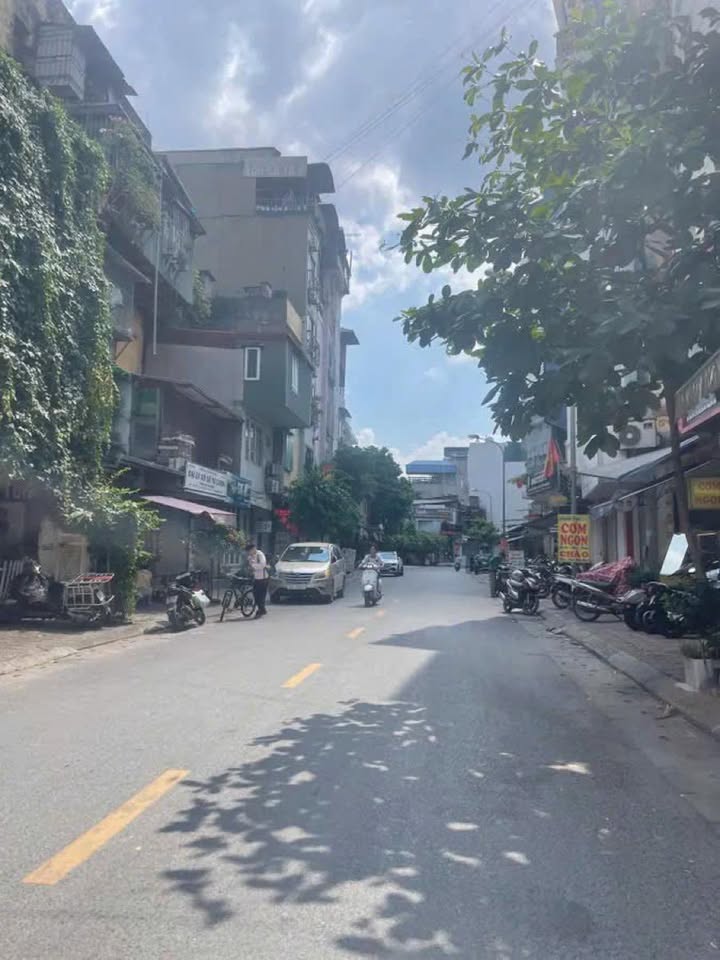 Bán đất mặt phố Chùa Quỳnh, quận Hai Bà Trưng, 50m² - Kinh doanh sầm uất, ô tô tránh!