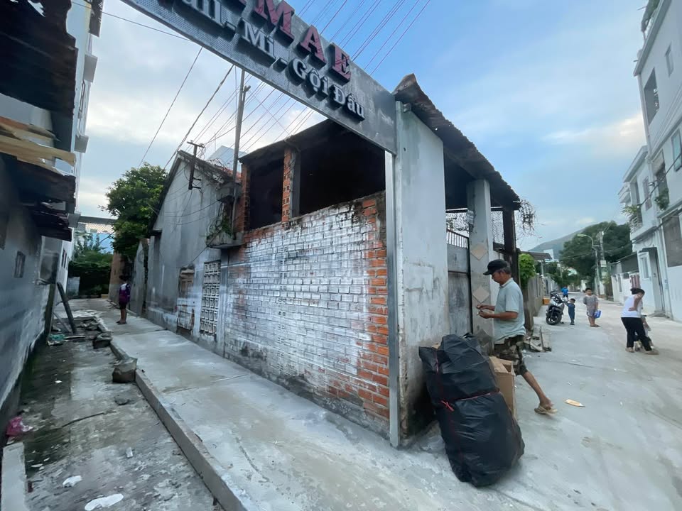 Đất tặng nhà C4 đường Nguyễn Khuyến Nha Trang 150m² giá 9.75 tỷ - Vị trí đắc địa, thương lượng nhẹ!