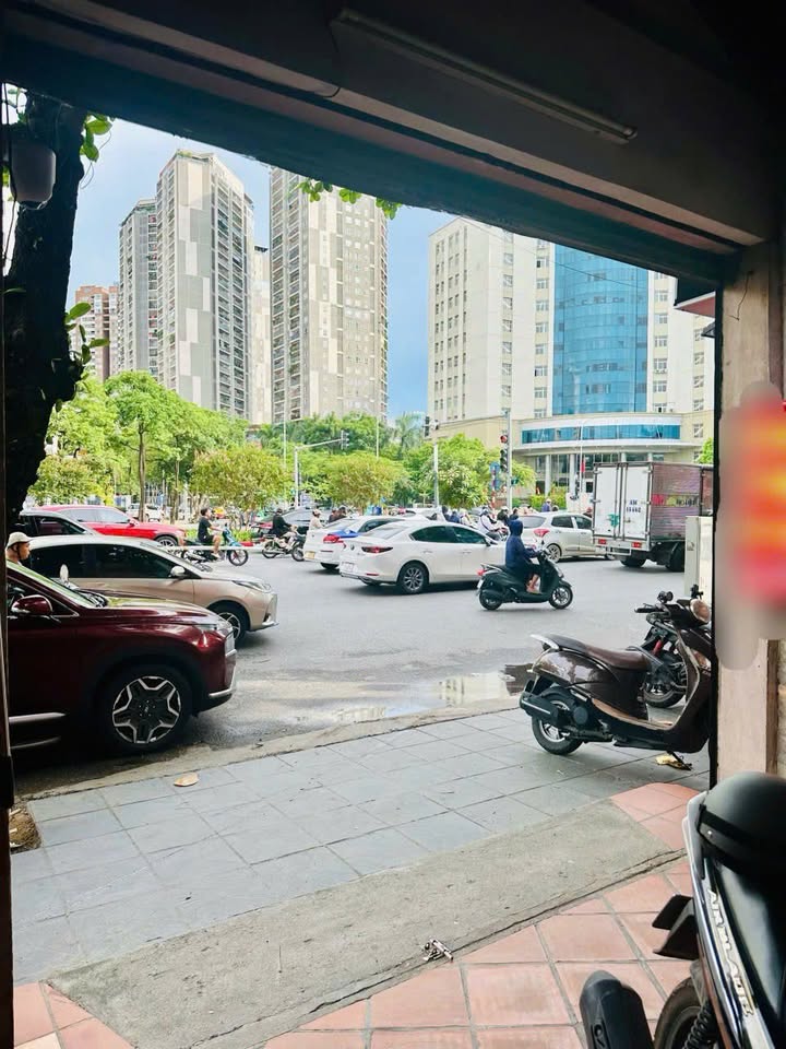 Cho thuê nhà mặt phố Trần Duy Hưng, Cầu Giấy 75m² giá 60 triệu - Phù hợp cho gia đình và văn phòng!