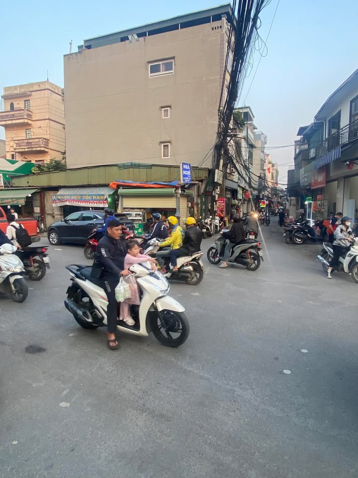 Nhà 4 tầng Lĩnh Nam 33m² giá thỏa thuận - Khu dân cư yên tĩnh