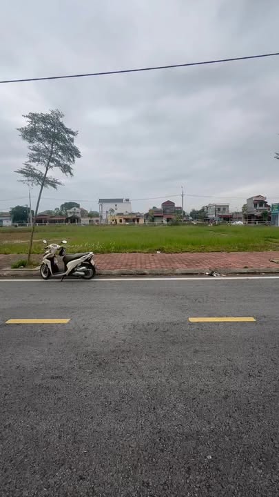 Biệt thự KDC Giao Tiến Giao Thủy 280m² giá chỉ 4 tỷ - Mặt tiền thoáng đãng!