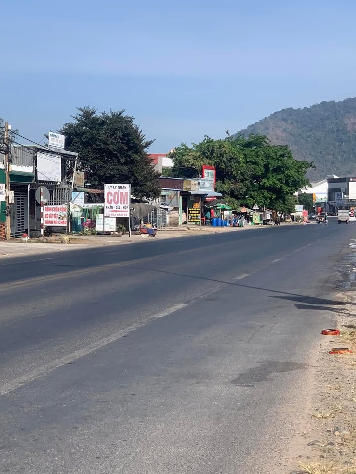 Nhà mặt tiền Quốc lộ 1A, xã Hàm Thuận Nam, 310m² giá 2.5 tỷ - Bán gấp, thuận tiện kinh doanh!